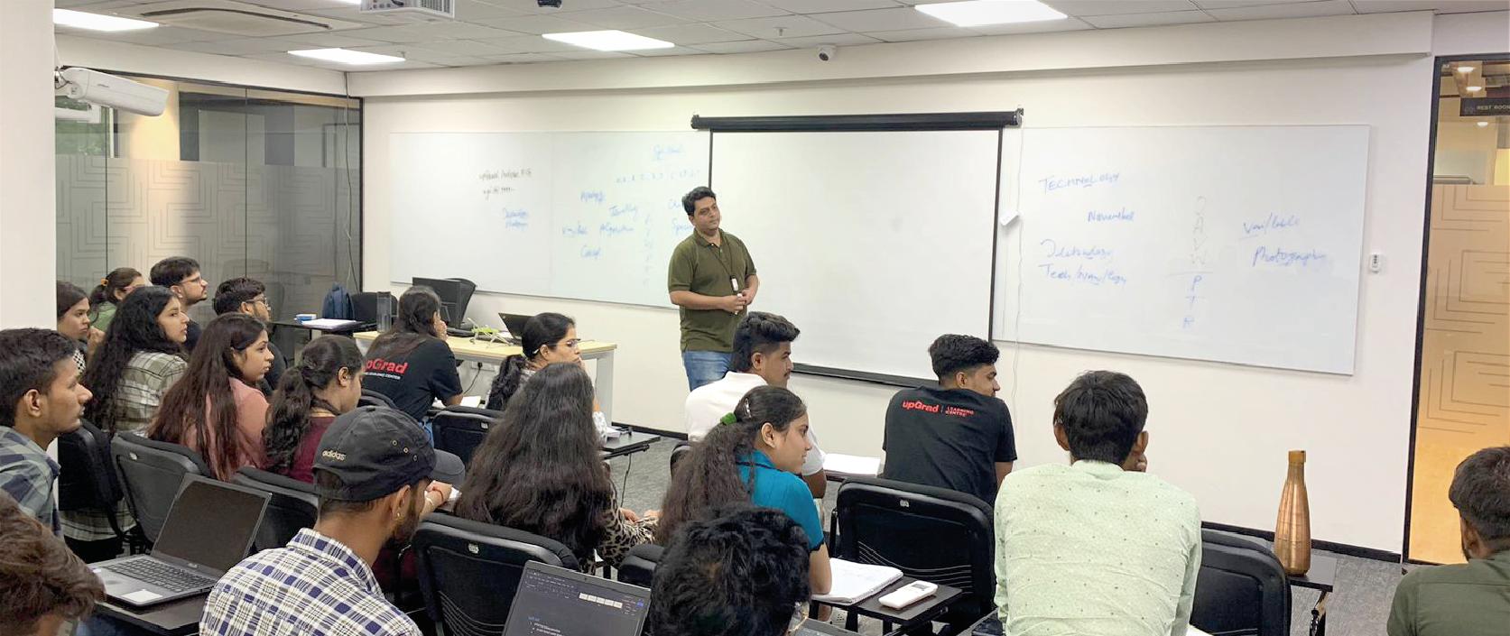 Landing Page LC classroom teaching-06-04-5cc41d9ece674bc1937df7c5b4b6be27.webp